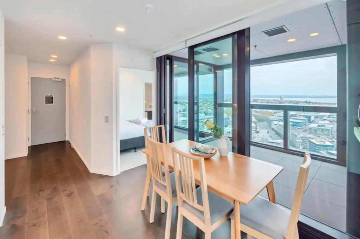 Top Floor Harbour View And Skytower View Apartment In Cbd โอ๊คแลนด์ ภายนอก รูปภาพ
