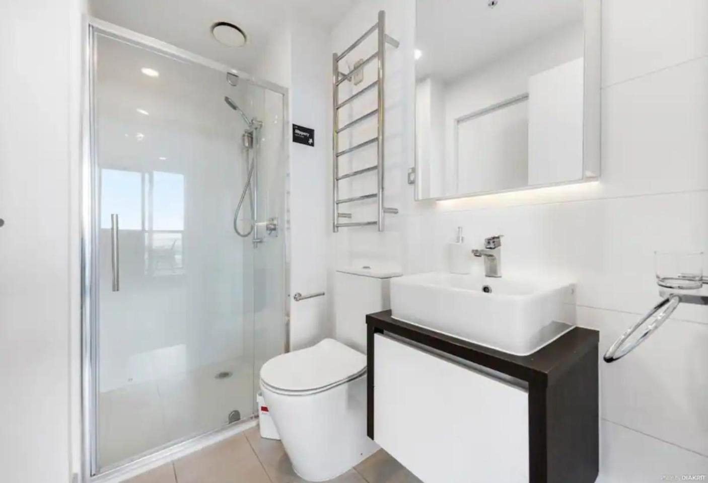 Top Floor Harbour View And Skytower View Apartment In Cbd โอ๊คแลนด์ ภายนอก รูปภาพ