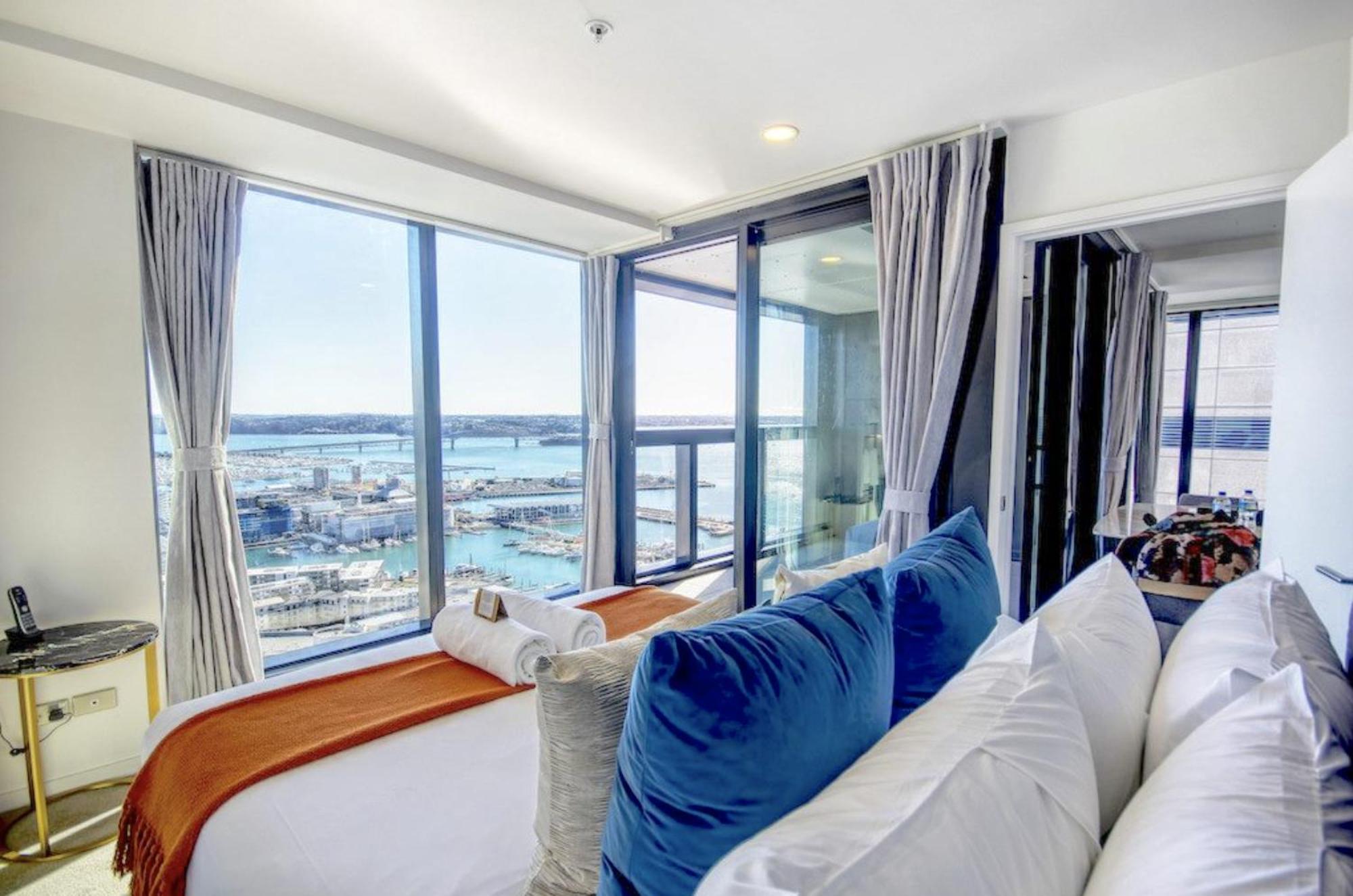Top Floor Harbour View And Skytower View Apartment In Cbd โอ๊คแลนด์ ภายนอก รูปภาพ