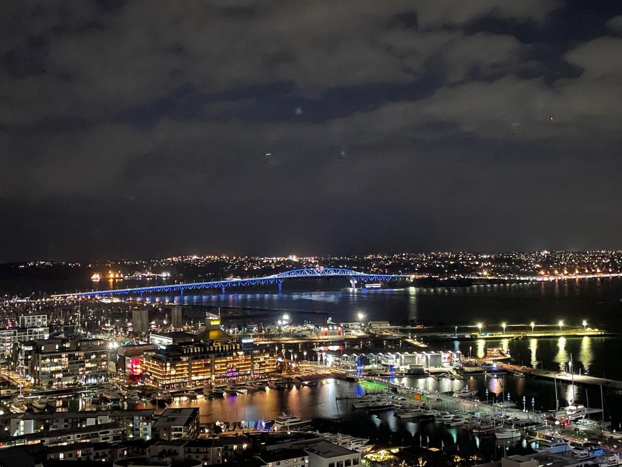 Top Floor Harbour View And Skytower View Apartment In Cbd โอ๊คแลนด์ ภายนอก รูปภาพ